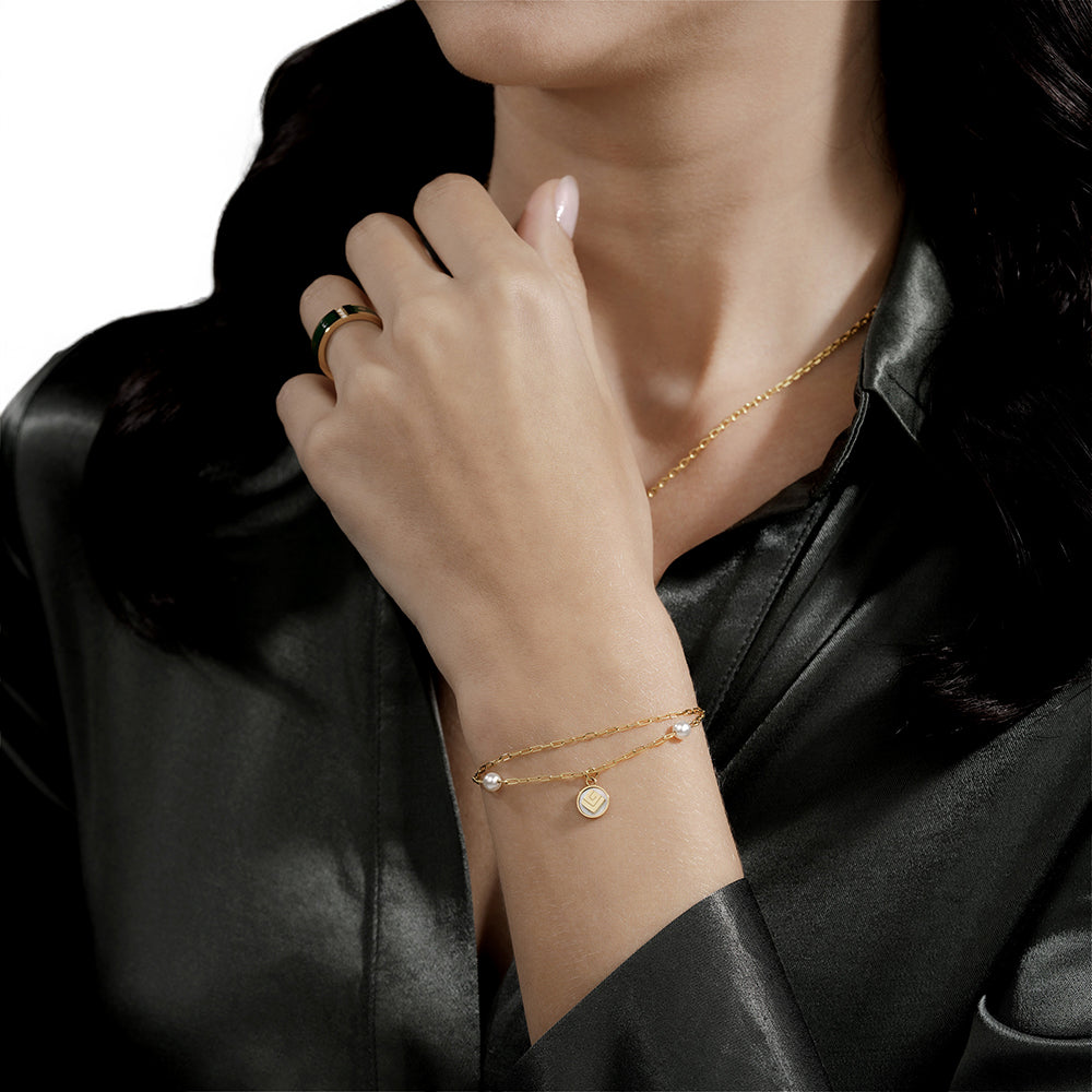 اسورة جيزيل مطلية بالذهب