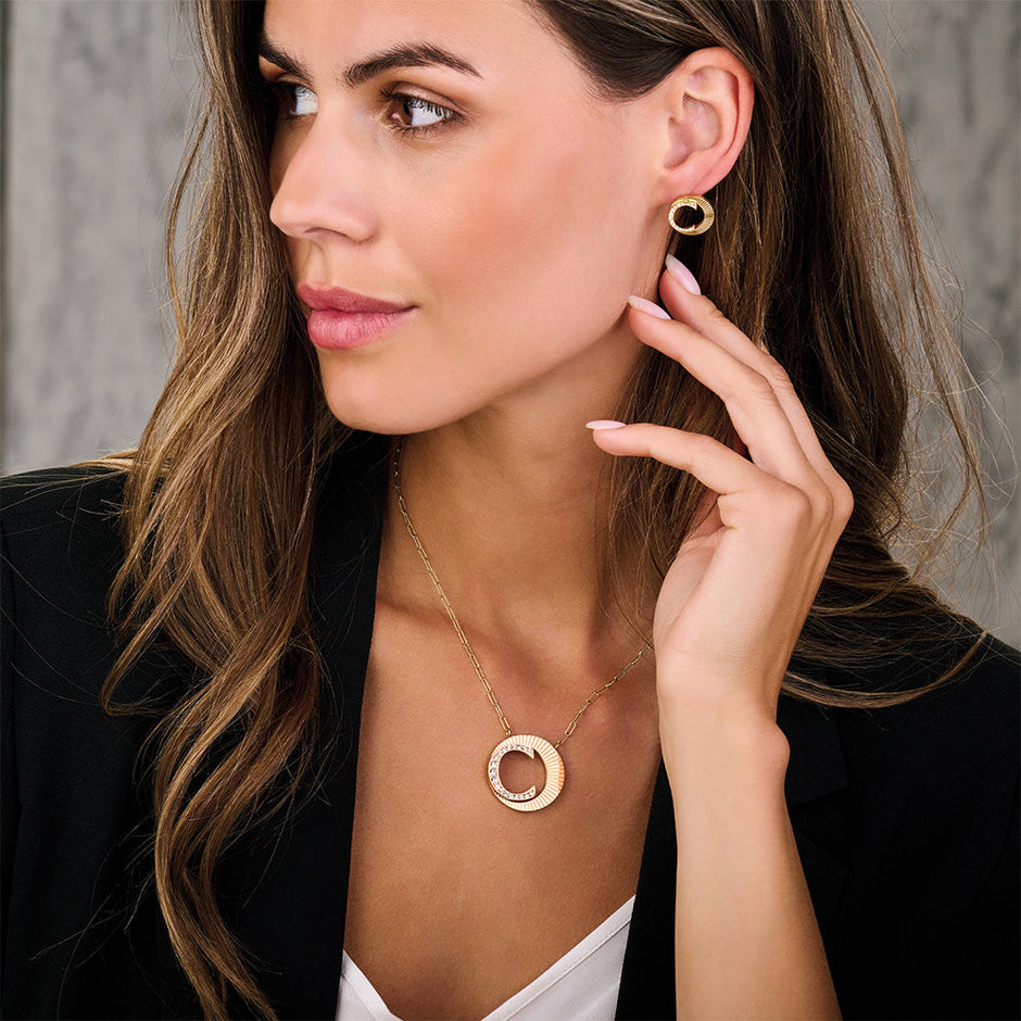 Women Pleat Necklace