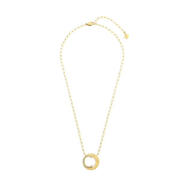 قلادة نسائية مطوية