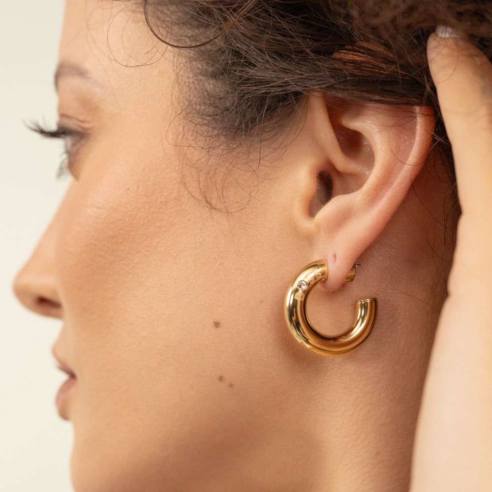 قرط نسائي ذهبي