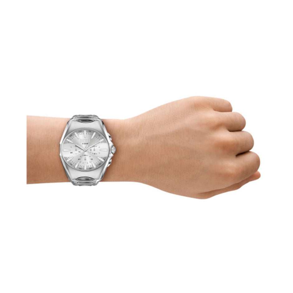 ساعة بإنحناء على شكل D للرجال