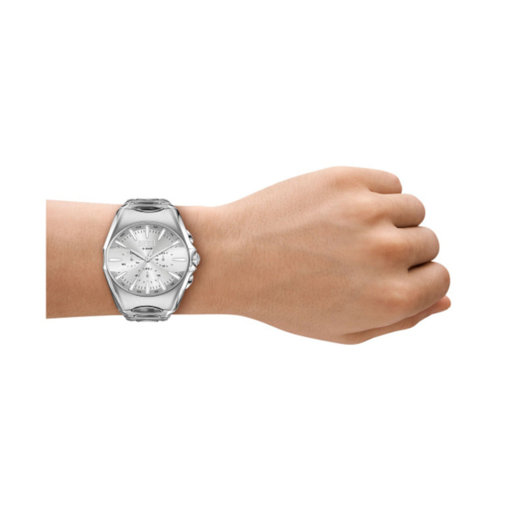 ساعة بإنحناء على شكل D للرجال