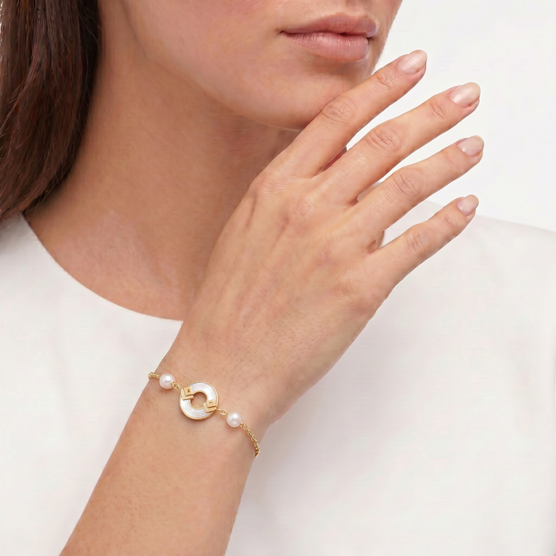 Women Victoria Golden Bracelet