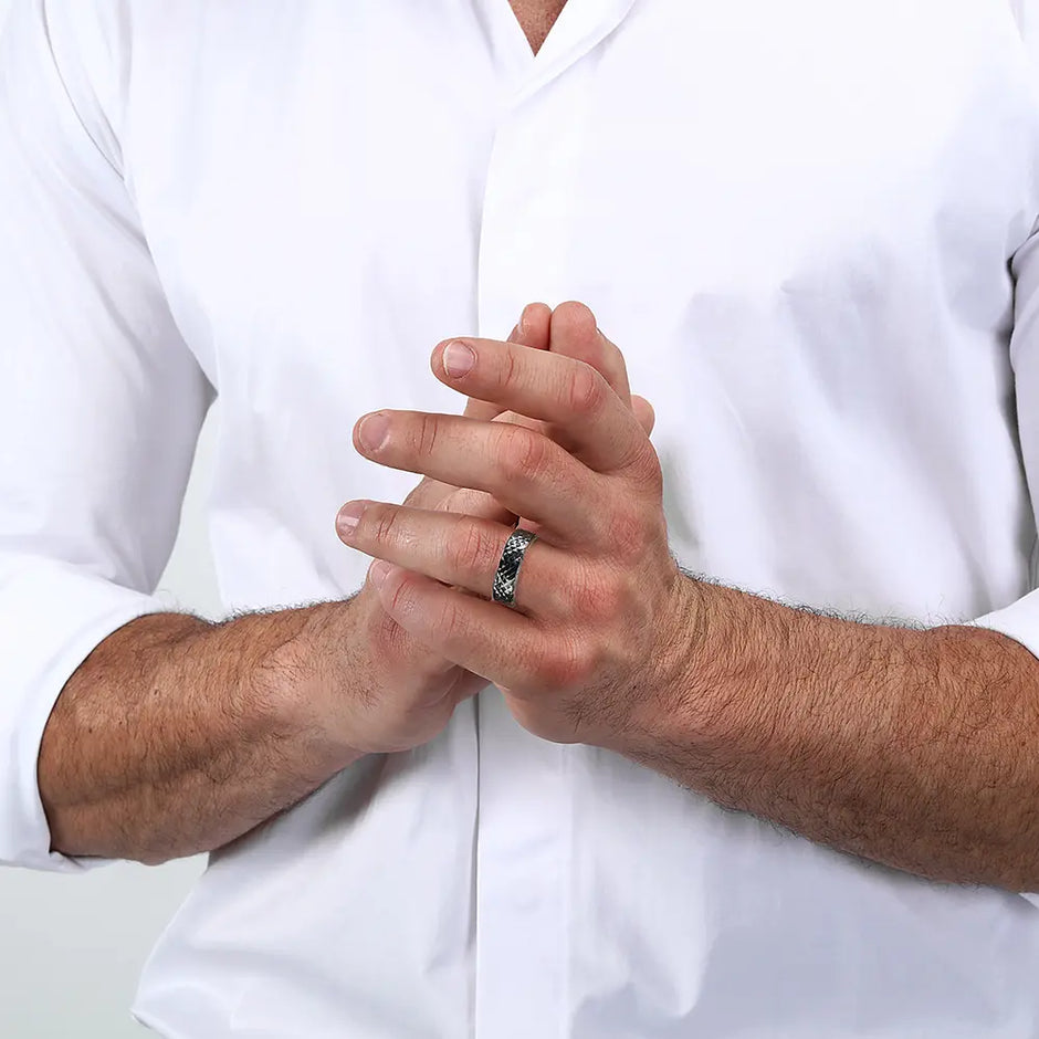 خاتم أسود مميز للرجال