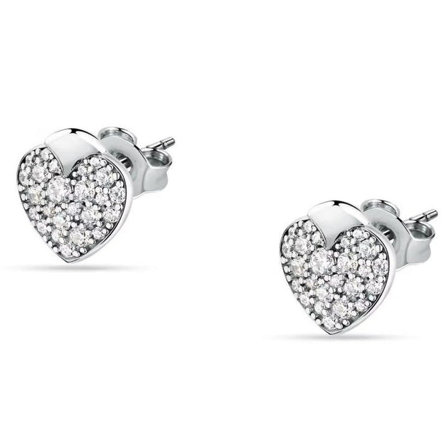 أقراط فضية للنساء