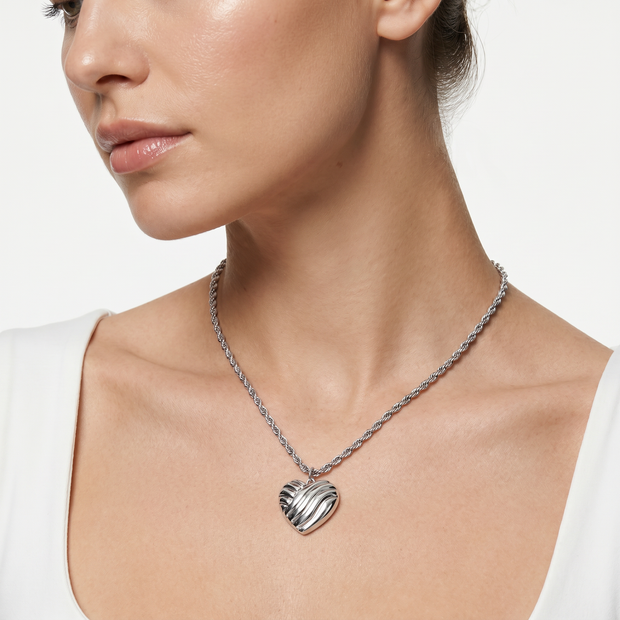 Women Battito Necklace