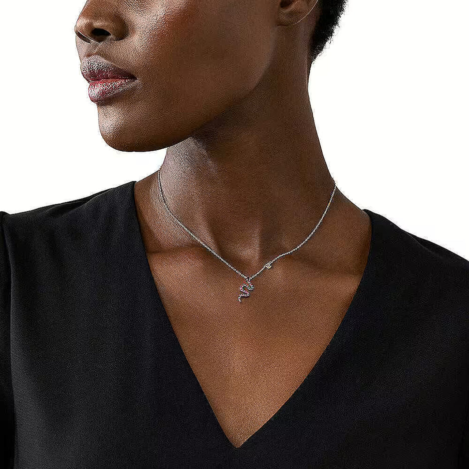 قلادة نسائية من الذهب الوردي