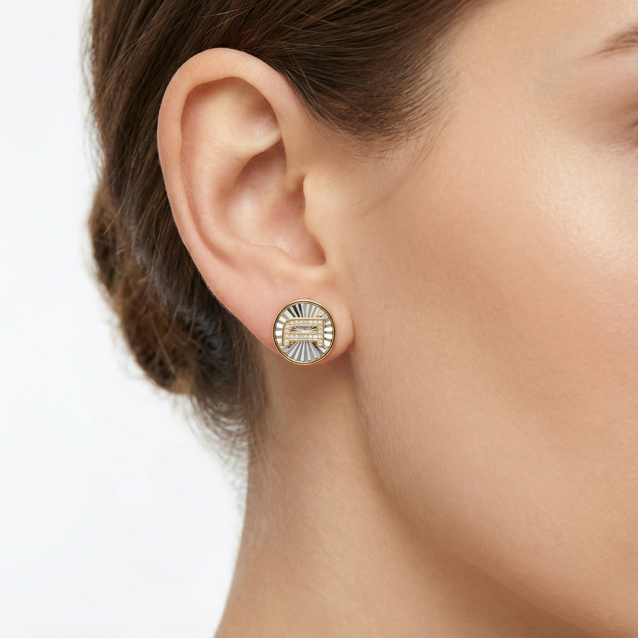 قرط نسائي ذهبي