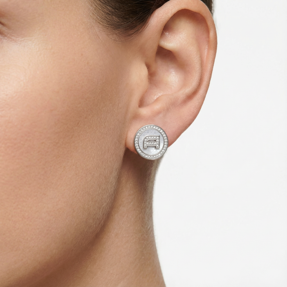 قرط نسائي فضي