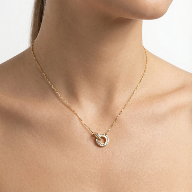 قلادة ذهبية للنساء